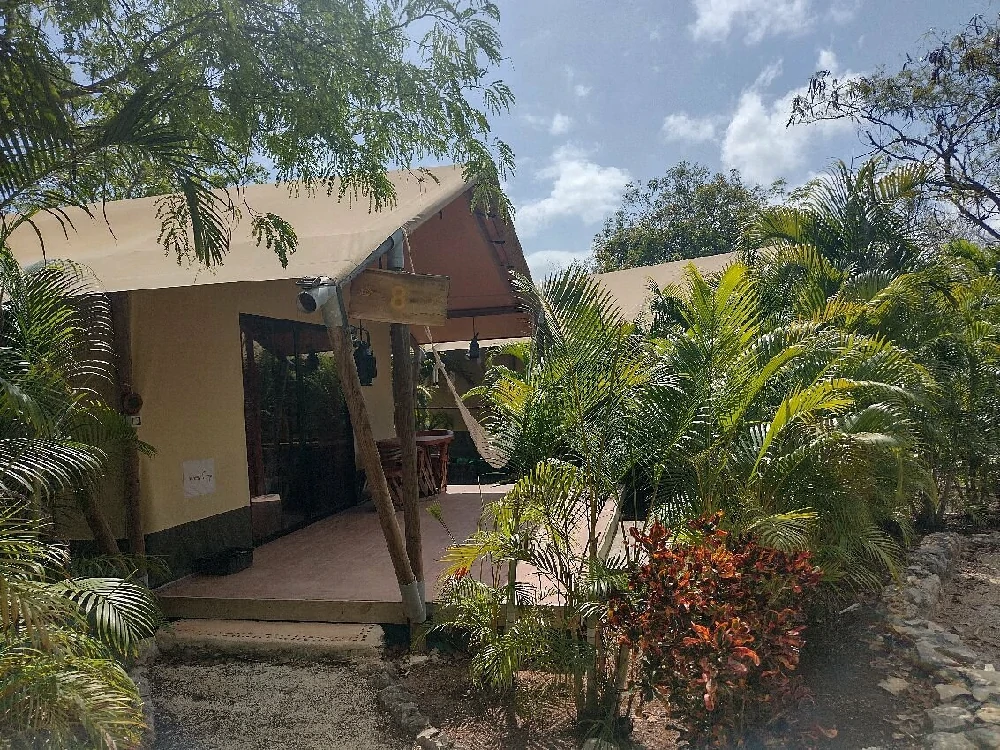 Habitación con jacuzzi en hotel serenity-luxury-tented-camp-by-xperience-hotels en Xpu-Ha, Quintana Roo