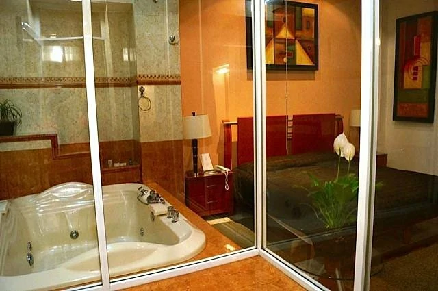 Habitación con jacuzzi en hotel suites-campestre en Morelia, Michoacán