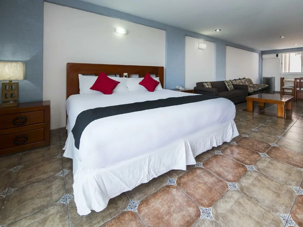 Habitación con jacuzzi en hotel suites-de-reyes en Irapuato, Guanajuato
