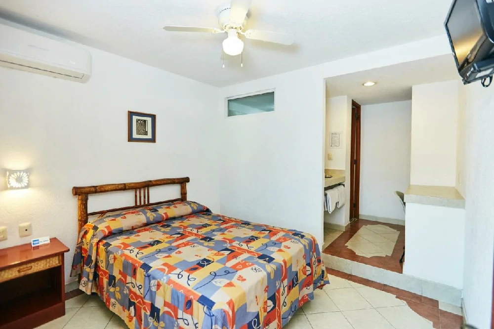 Habitación con jacuzzi en hotel suites-ixtapa-plaza en Ixtapa, Guerrero