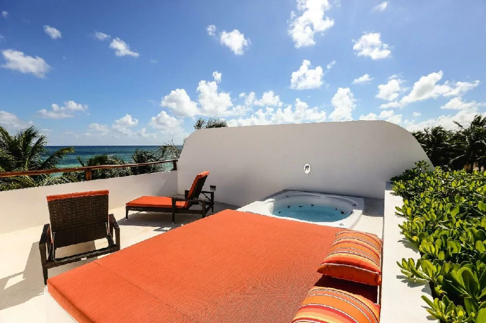 Habitación con jacuzzi en hotel the-beach en Tulum, Quintana Roo