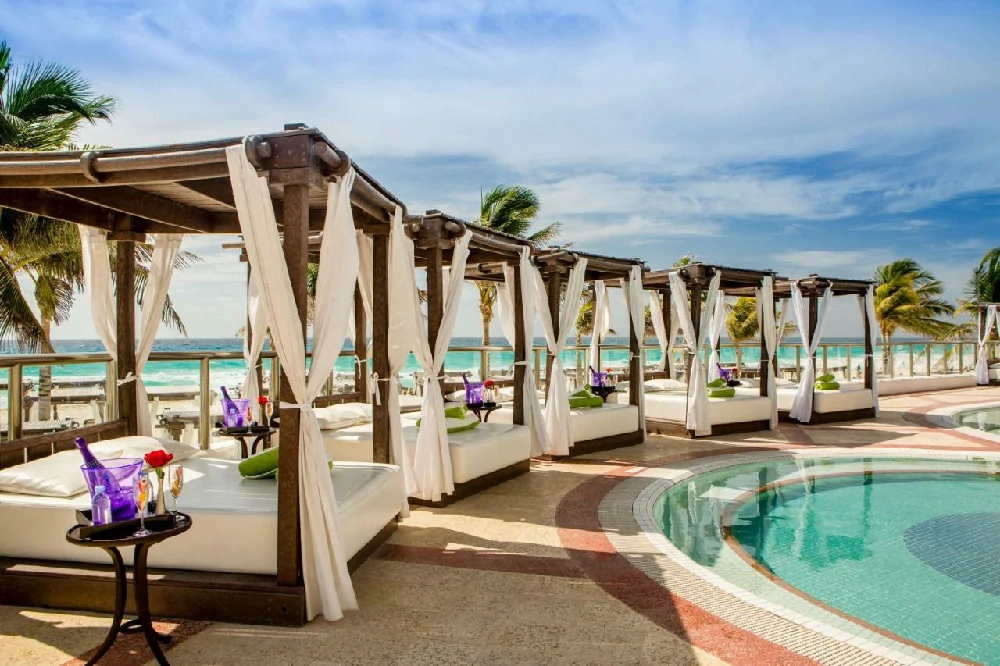Habitación con jacuzzi en hotel the-royal-in-cancun en Cancún, Quintana Roo