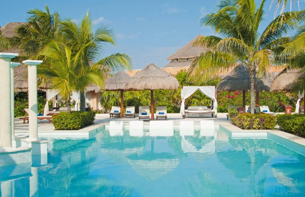 Habitación con jacuzzi en hotel the-royal-suites-yucatan-by-palladium en Akumal, Quintana Roo