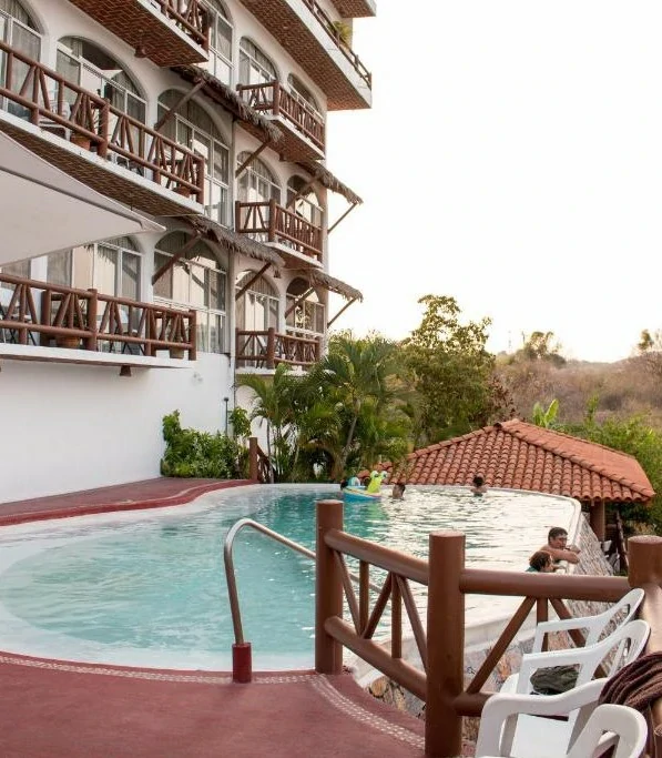 Habitación con jacuzzi en hotel villas-el-morro en Zihuatanejo, Guerrero