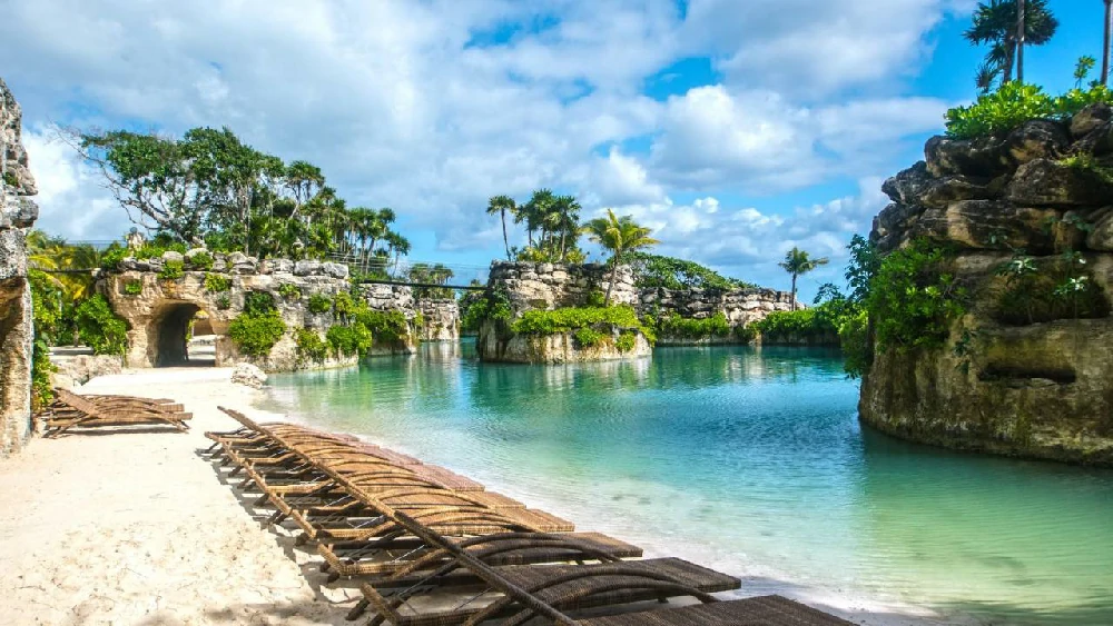 Habitación con jacuzzi en hotel xcaret-all-tours-amp-parks-included en Playa del Carmen, Quintana Roo